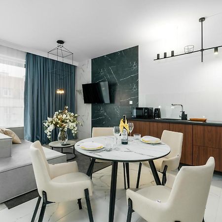 Apartments Poznan Chwaliszewo Residence With Free Garage By Noclegi Renters Exterior foto