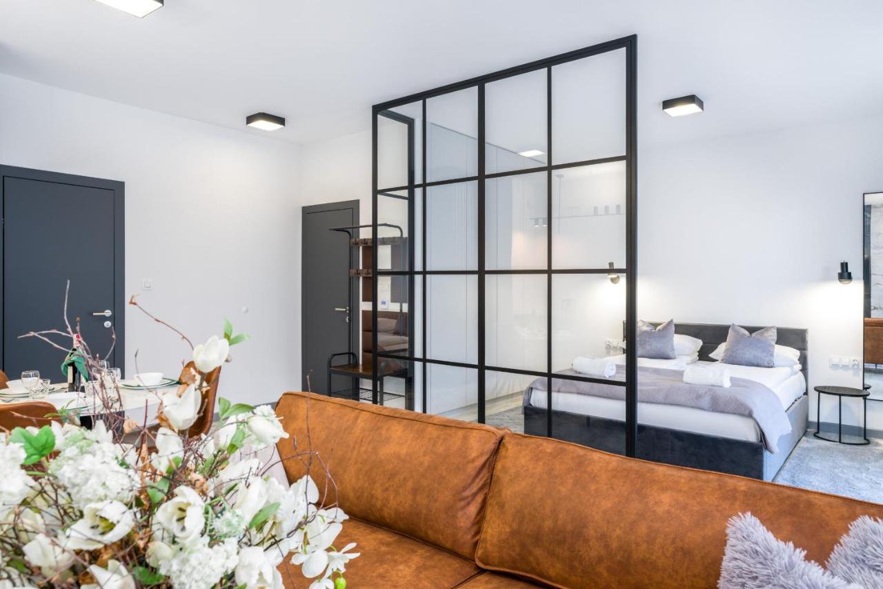 Apartments Poznan Chwaliszewo Residence With Free Garage By Noclegi Renters Exterior foto